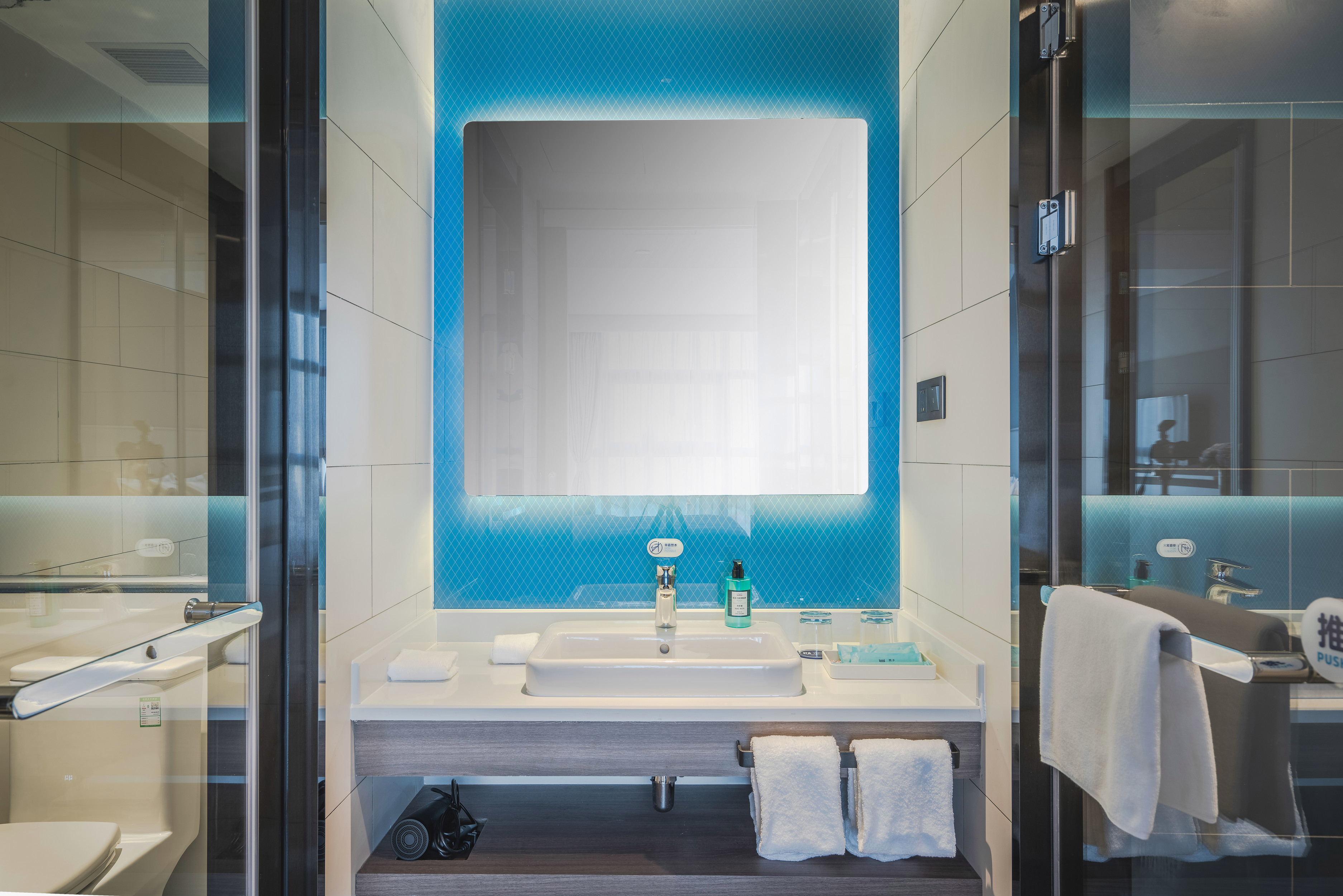 智选行政双床房（舒达床垫+办公桌椅+全身镜）