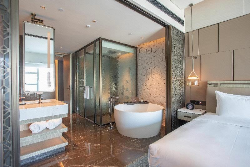 行政海景大床房（180度全落地窗看海景日出）