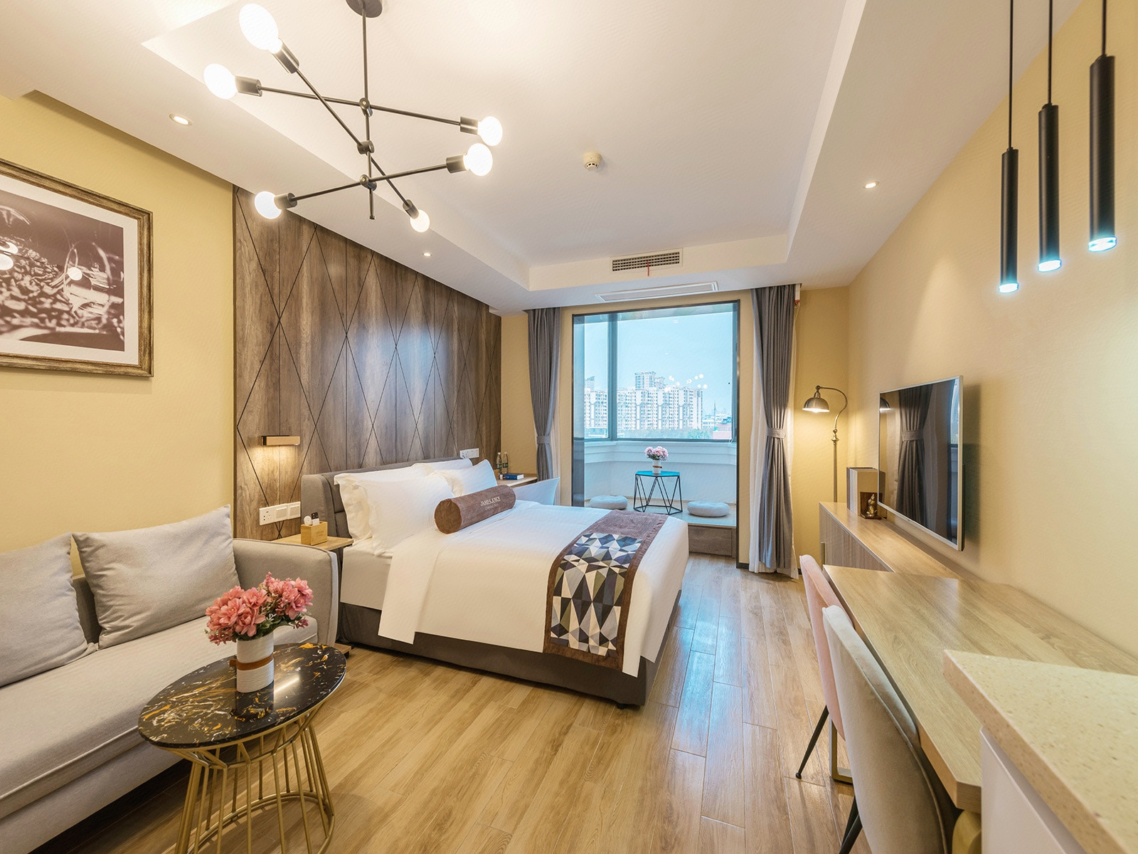 至尊浪漫红酒大床房