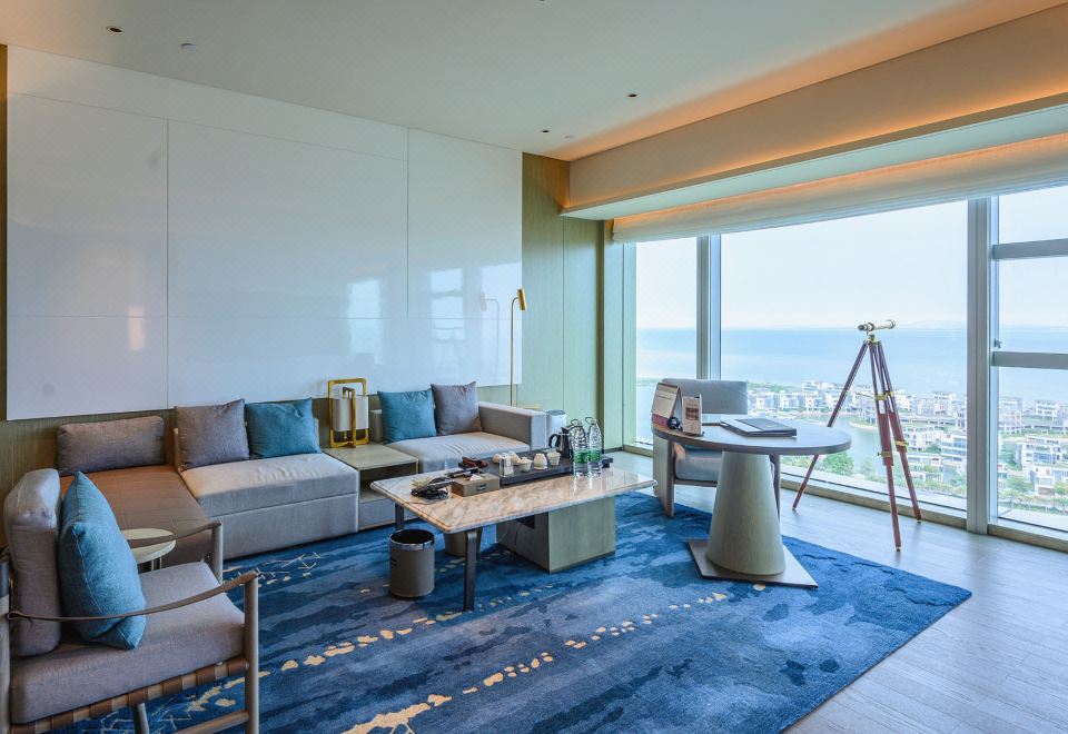 豪华海景套房（180度全落地窗看海景日出）