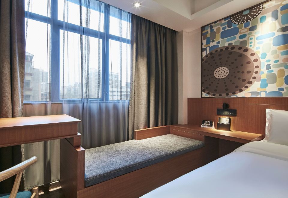 Insail Hotels Dongshankou Subway Station GuangzhouDeluxe Queen Room