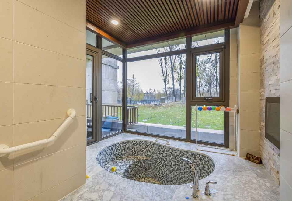 豪华私汤家庭房