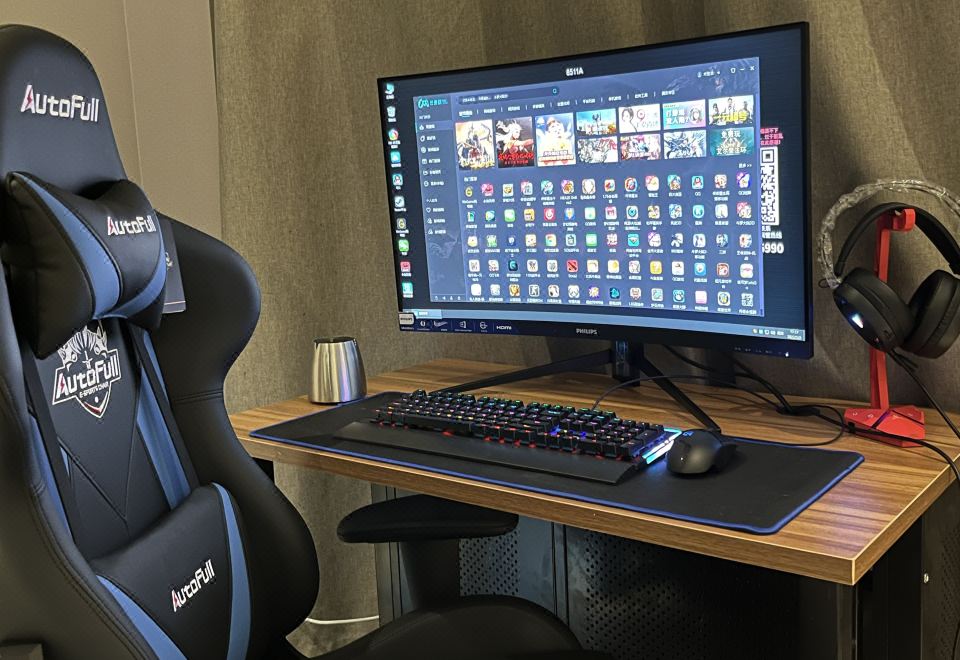 單人上分電競房（RTX2060S 8G 27寸曲面電競屏 機械鍵盤）