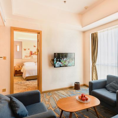 商務套房（一房一廳+高樓層） 維也納國際酒店（肇慶中心湖景店）優惠