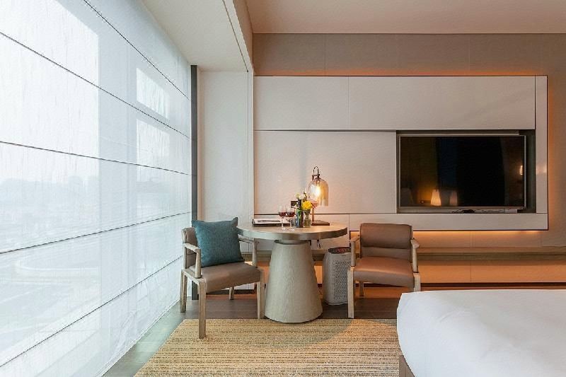 豪華海景大床房（180度全落地窗看海景日出）