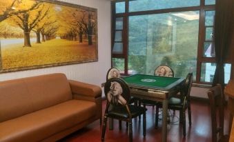 Tongqin Business Hotel (Lushan Xihaijing District Branch)