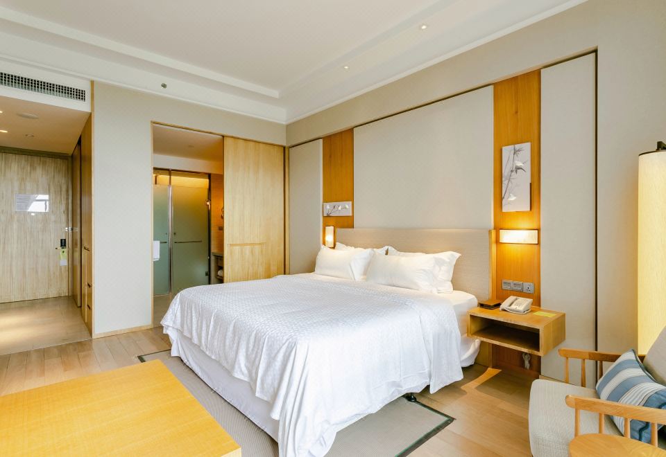 豪华大床房（金可儿床垫+独立阳台+书桌+小童乐园）