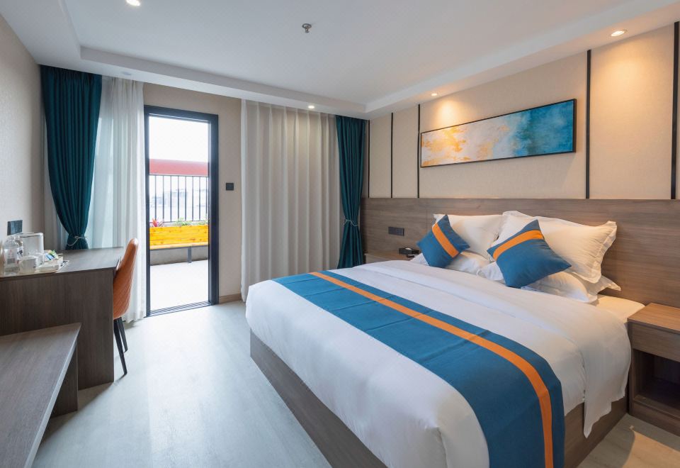 Courtyard Smart Garden Room With Smart Guest Control, Spine Support Mattress, And Makeup Mirror