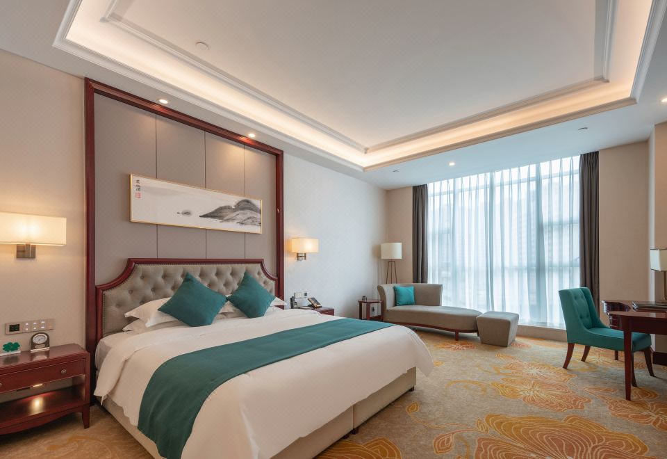 豪华大床房（全景落地窗+舒适沙发+独立浴缸）