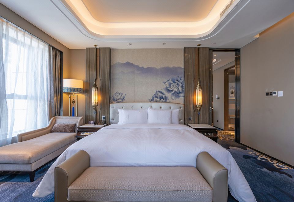 豪华套房 （奢享空间+深睡床垫+加湿器+高端洗护品）