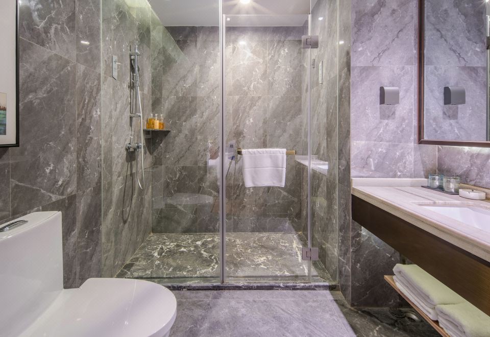 高級雙床房（落地飄窗+辦公桌椅）