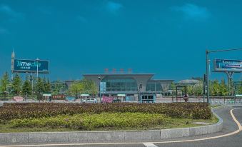 Dahai Navigation E-sports Theme Hotel (Guiyang North Railway Station Dream City Branch)
