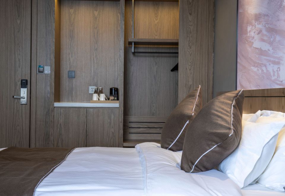 萬澳商務大床房-金可兒床墊.零壓助眠.影視會員暢享