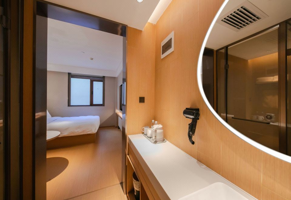 舒压大床房（65寸电视投屏+独立空调+零压枕头）