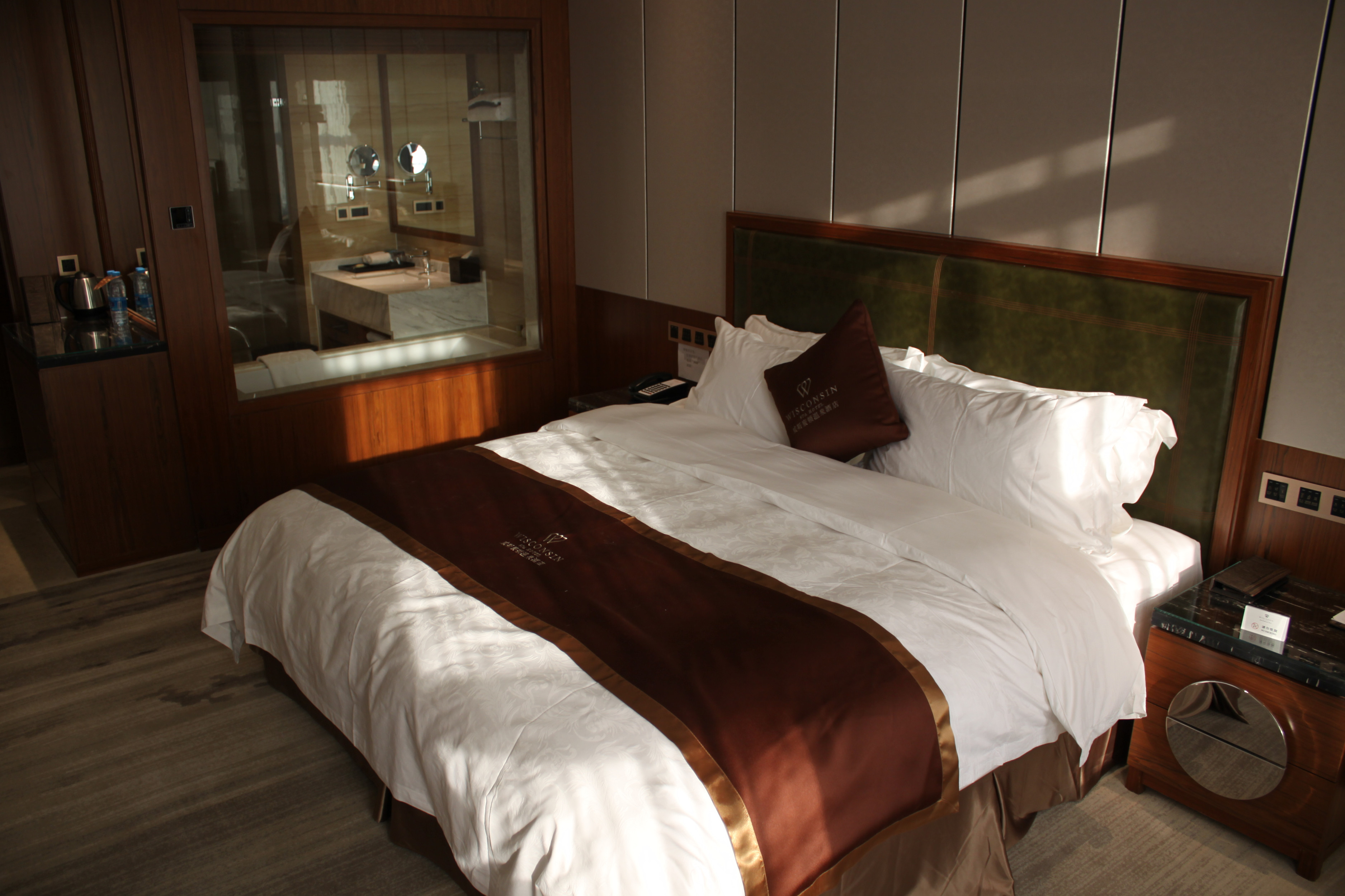 豪华大床房（超大房间+浴缸+智能马桶）