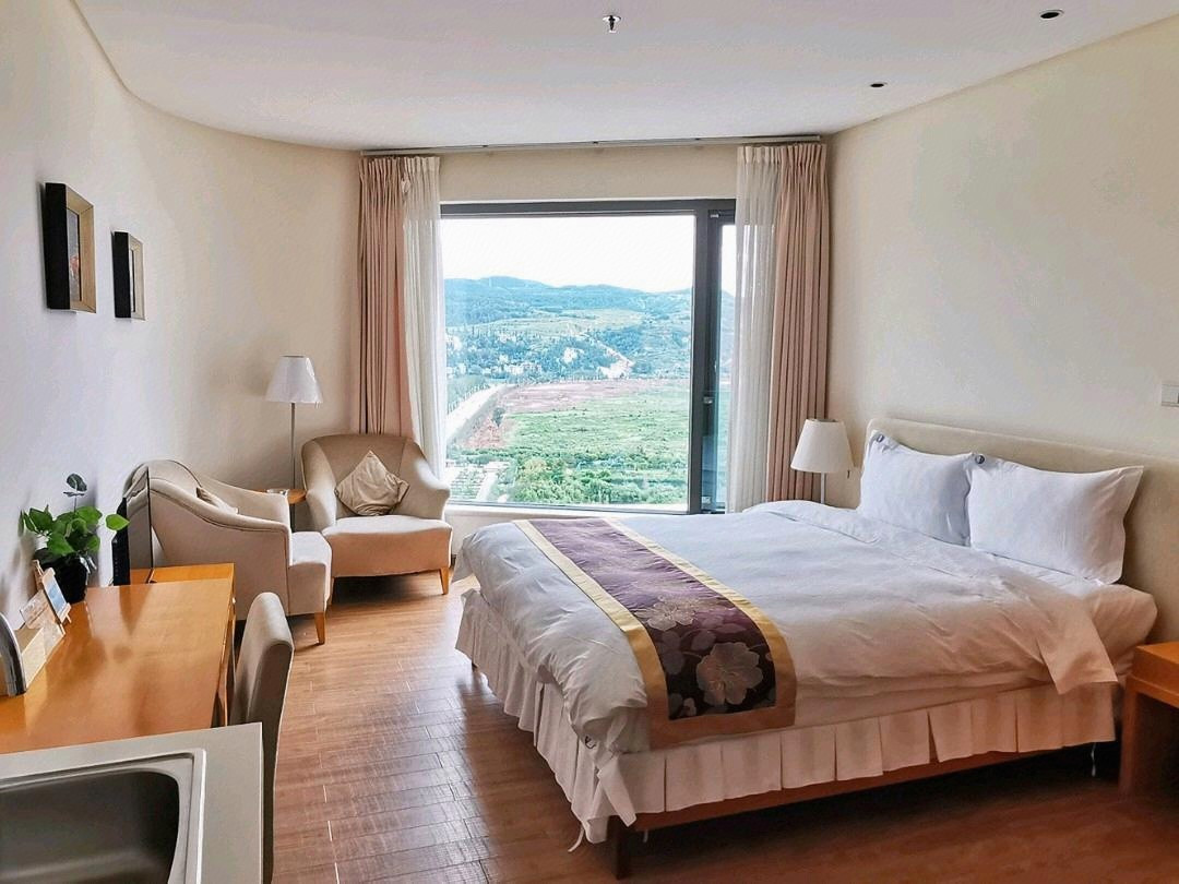 高級湖景大床房