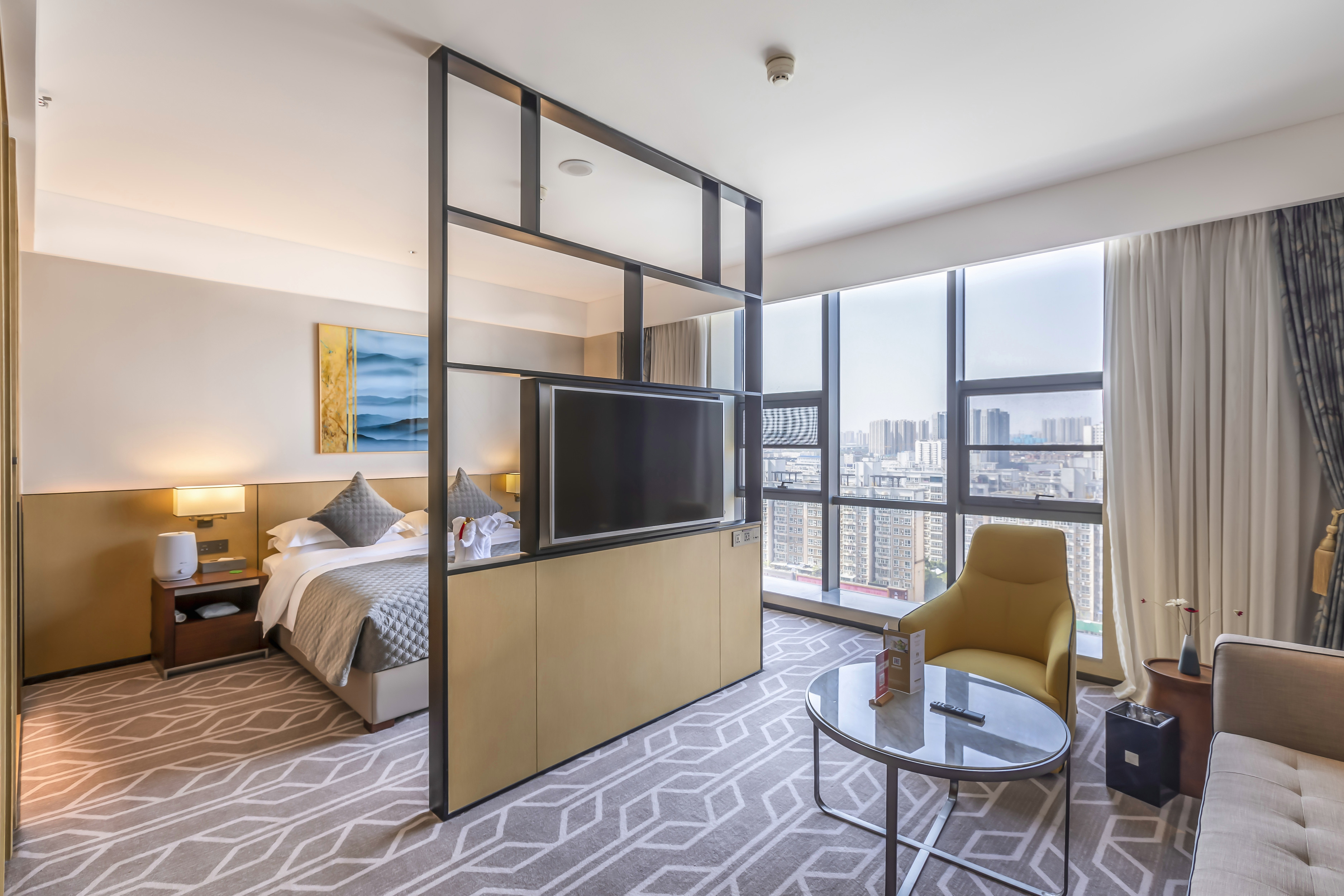 行政大床房（水系花园景观+80支贡缎床品+金可儿床垫）