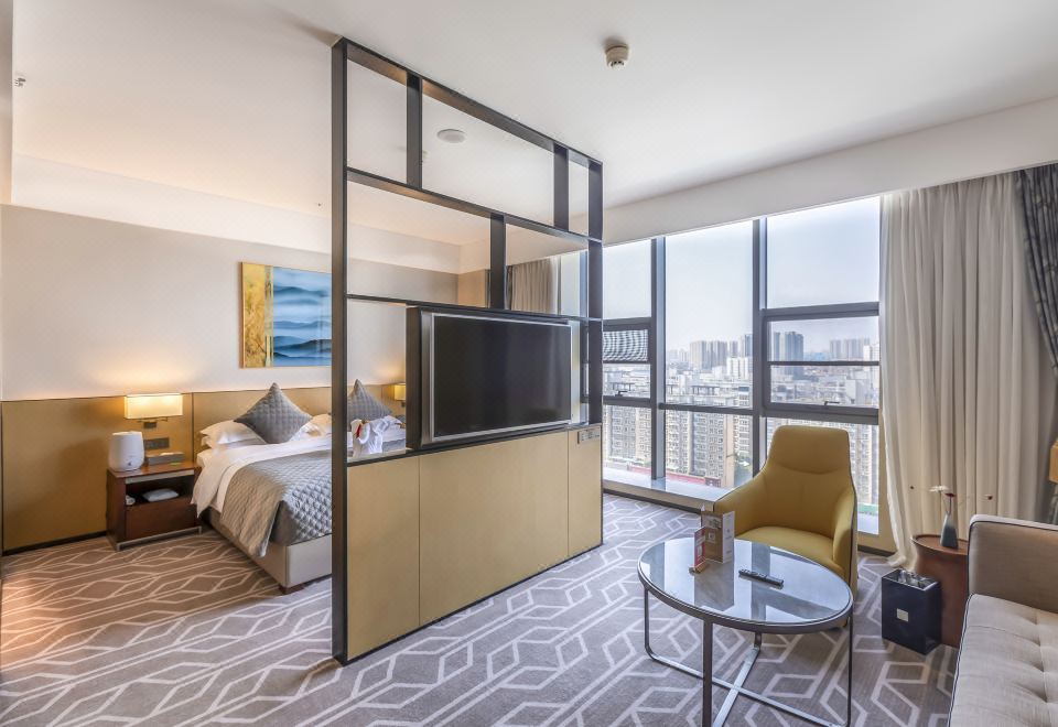 行政大床房（水系花园景观+80支贡缎床品+金可儿床垫）