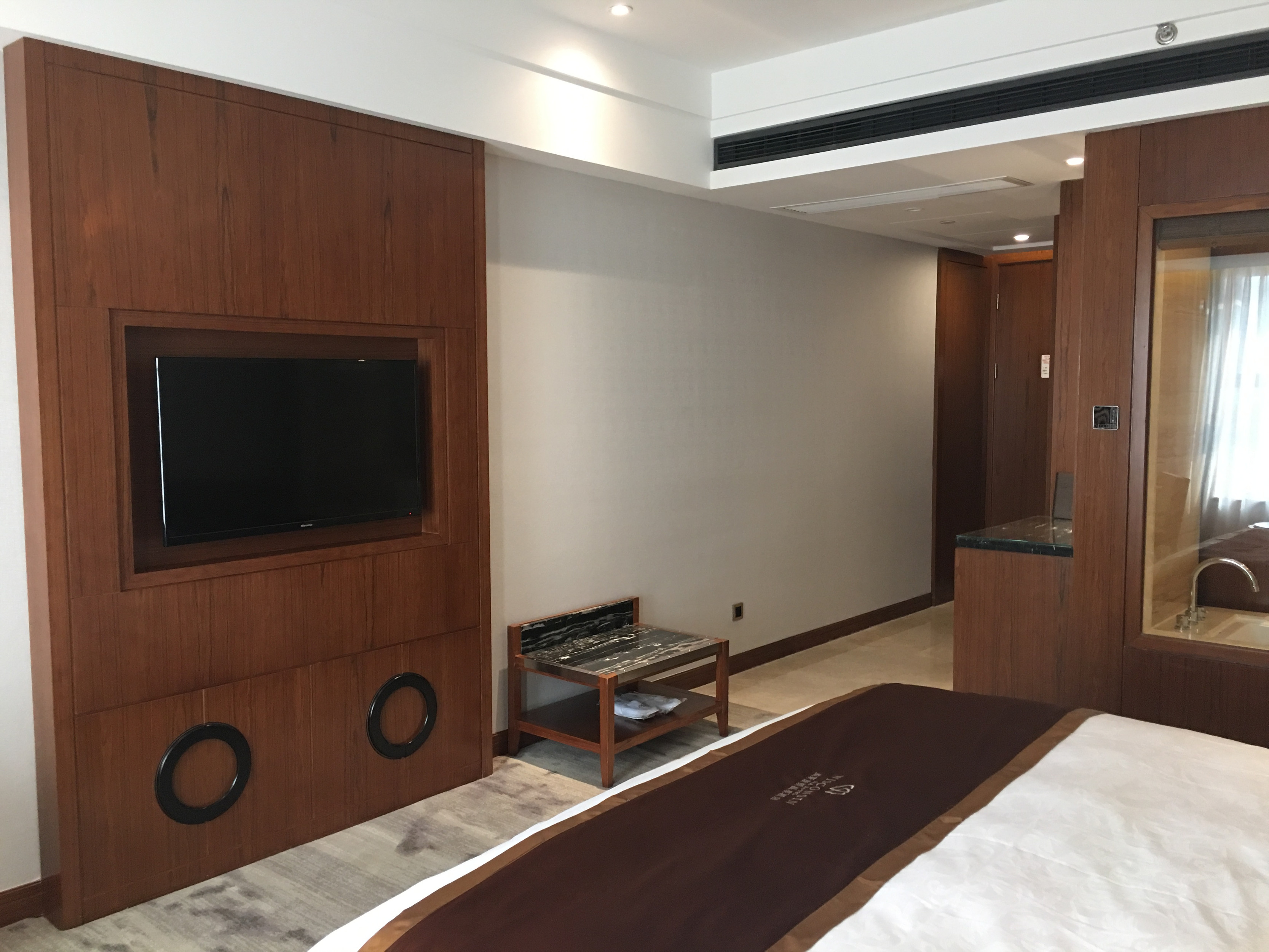 豪华大床房（超大房间+浴缸+智能马桶）