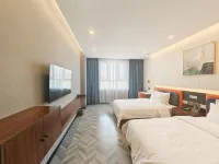 Jianghong Hotel (Korla Railway Station 218 National Road)