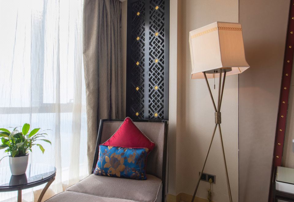 豪華大床房（繁華街景+深睡床墊+靜音加濕器）