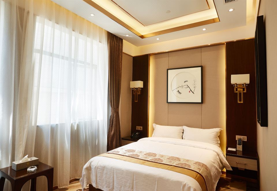 Standard Queen Room