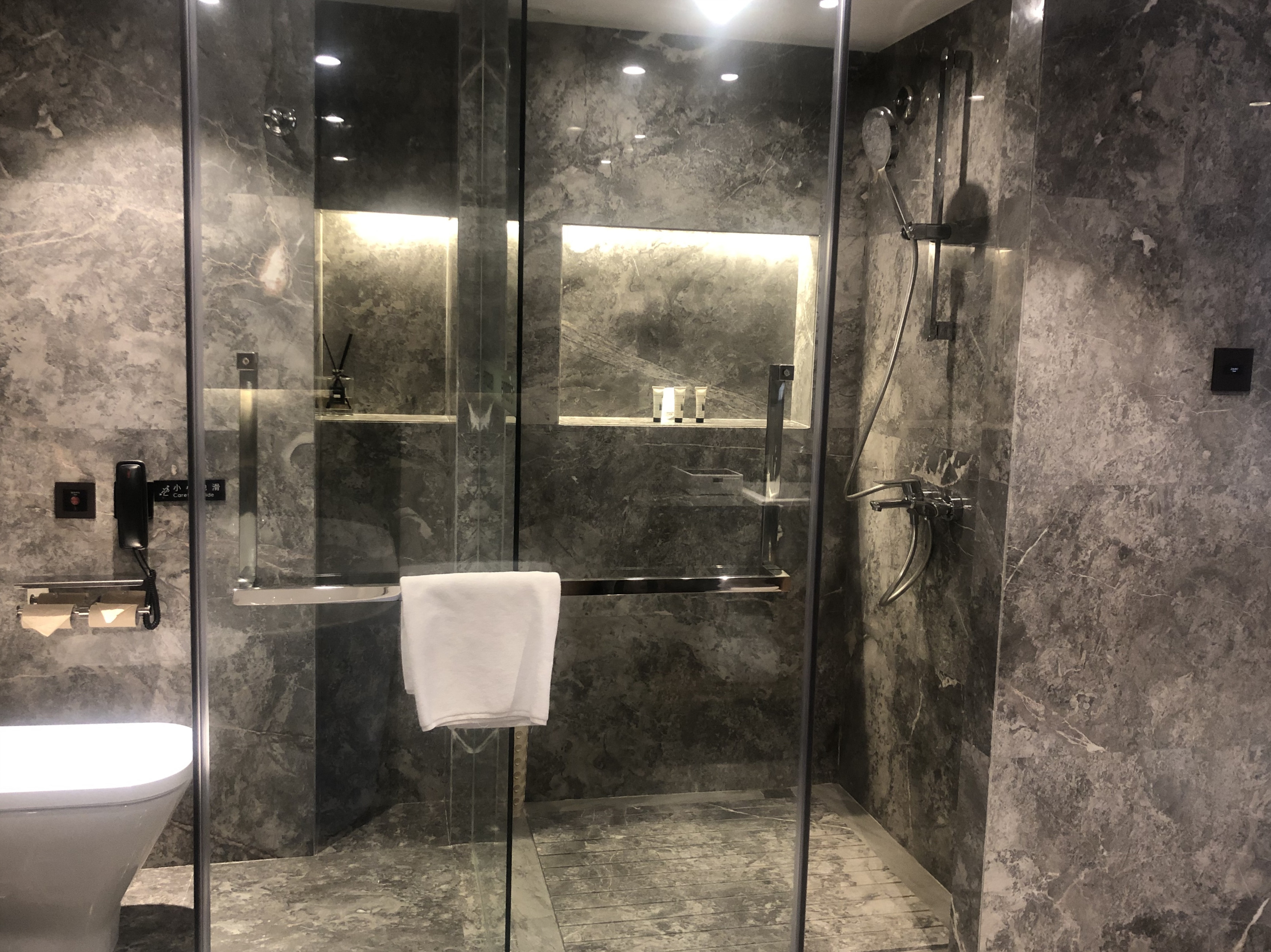 商务会客大床房|森林氧吧+零压床垫+会客沙发