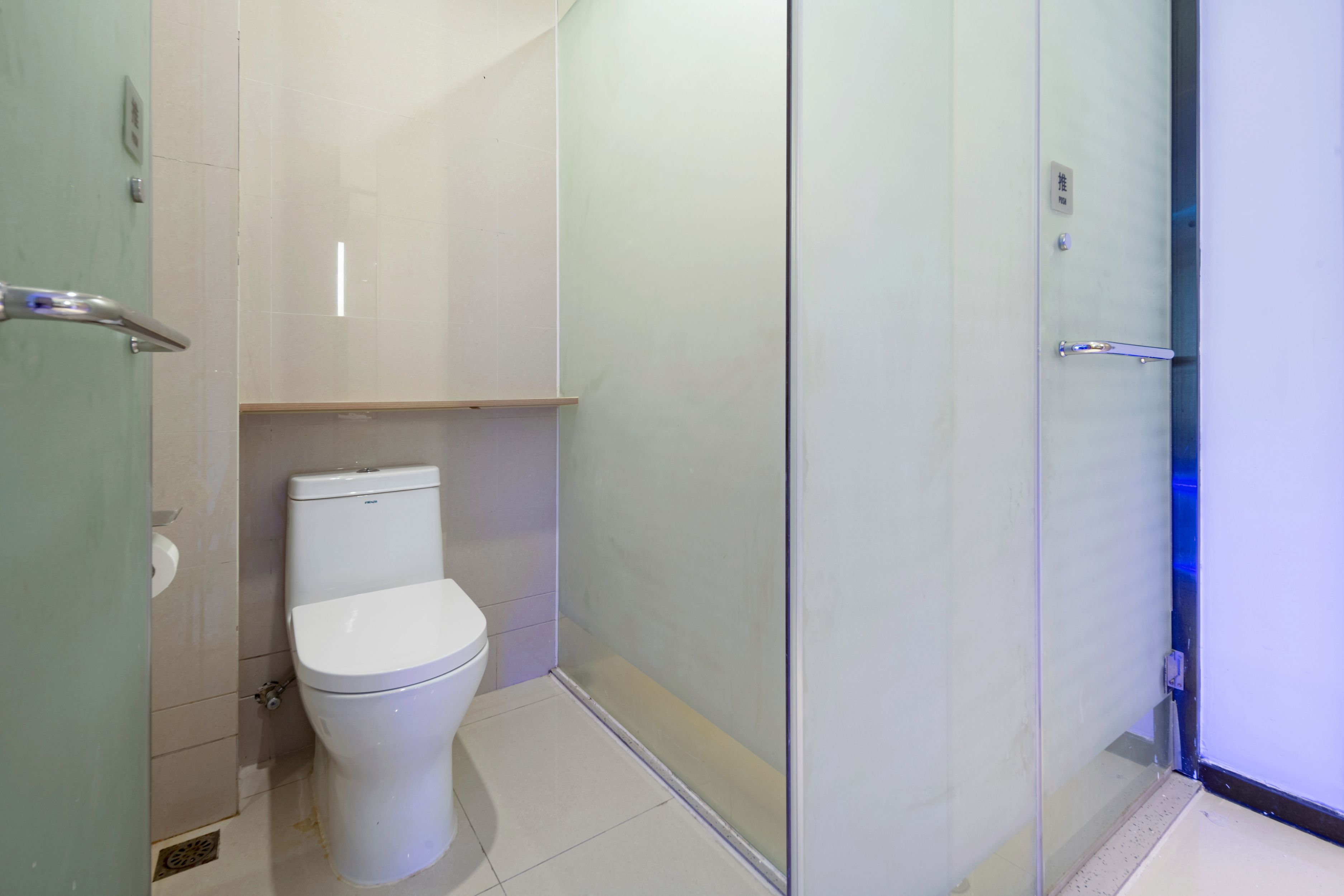 PK e-sports hotel (Xiamen International Convention and Exhibition Center)奢华电竞双床房[RTX3080Ti+32G+i5-12490+27寸2K+M2-240G网吧特权]