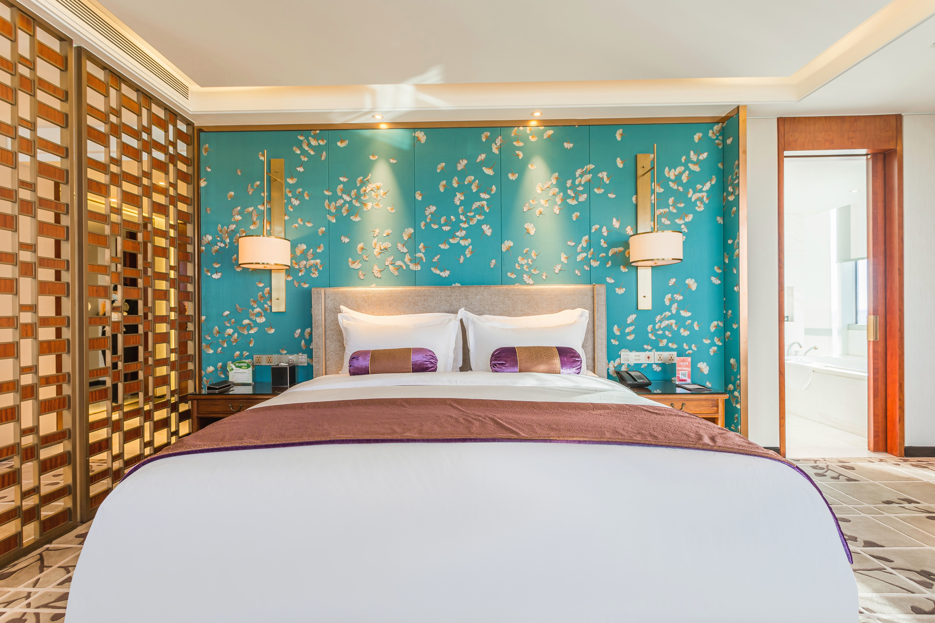 雍貴套房（大空間+特大床+紅木傢俱+會客區）