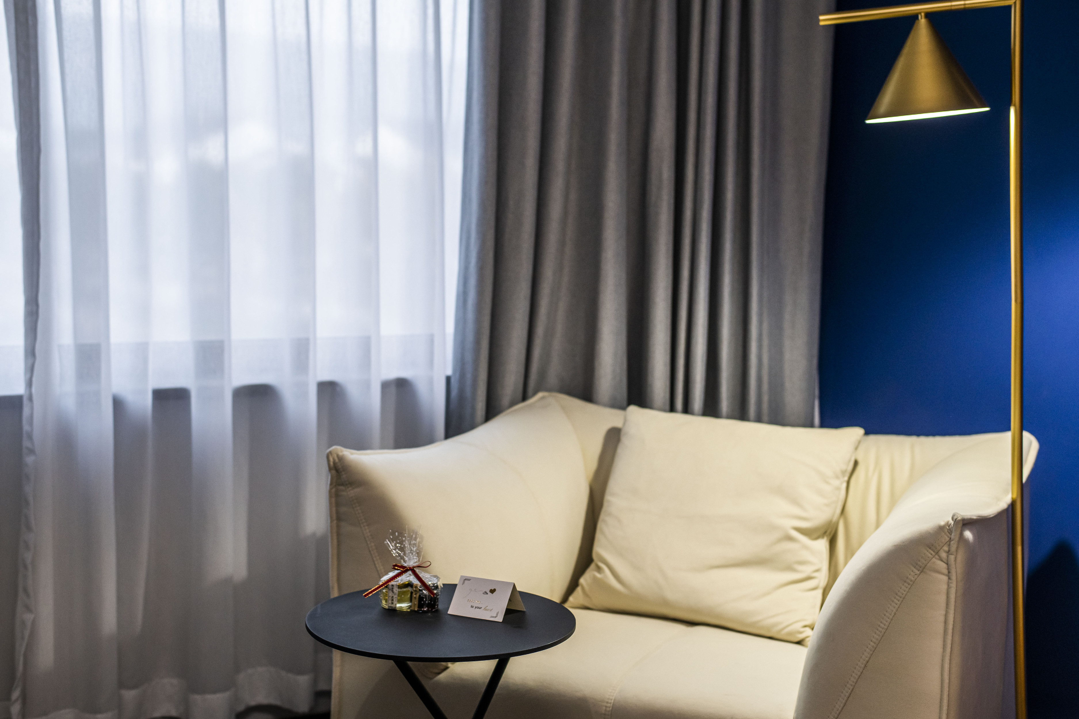 沉香文艺双床房【舒软沙发+办公桌椅+乾湿分离】