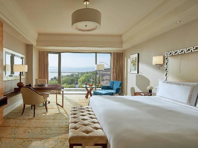 Fairmont Yangcheng Lake KunshanFairmont Garden View Room