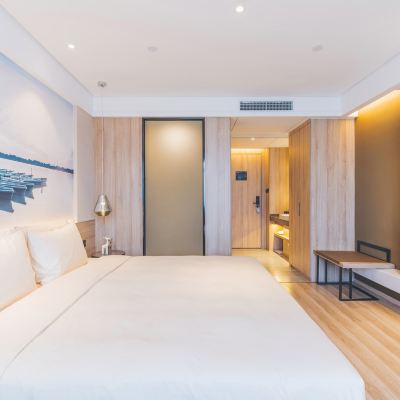 行政大床房（慢回彈護頸記憶枕+迷你冰箱） 杭州西湖文化廣場亞朵飯店優惠