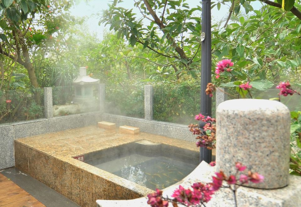 Quanyan Hotspring Holiday HotelTianchi Bieyuan Double Bed Room