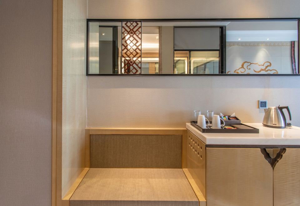 豪華大床房（繁華街景+深睡床墊+靜音加濕器）