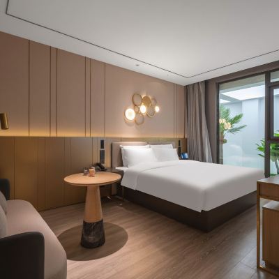 高級大床房（智能小度+小冰箱+電視投屏） 桔子飯店（廈門市政府店）優惠