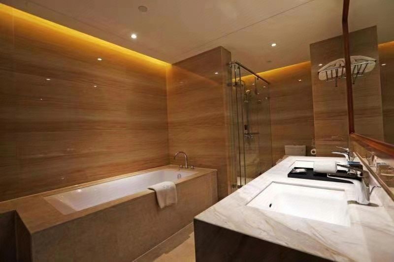 豪华大床房（超大房间+浴缸+智能马桶）