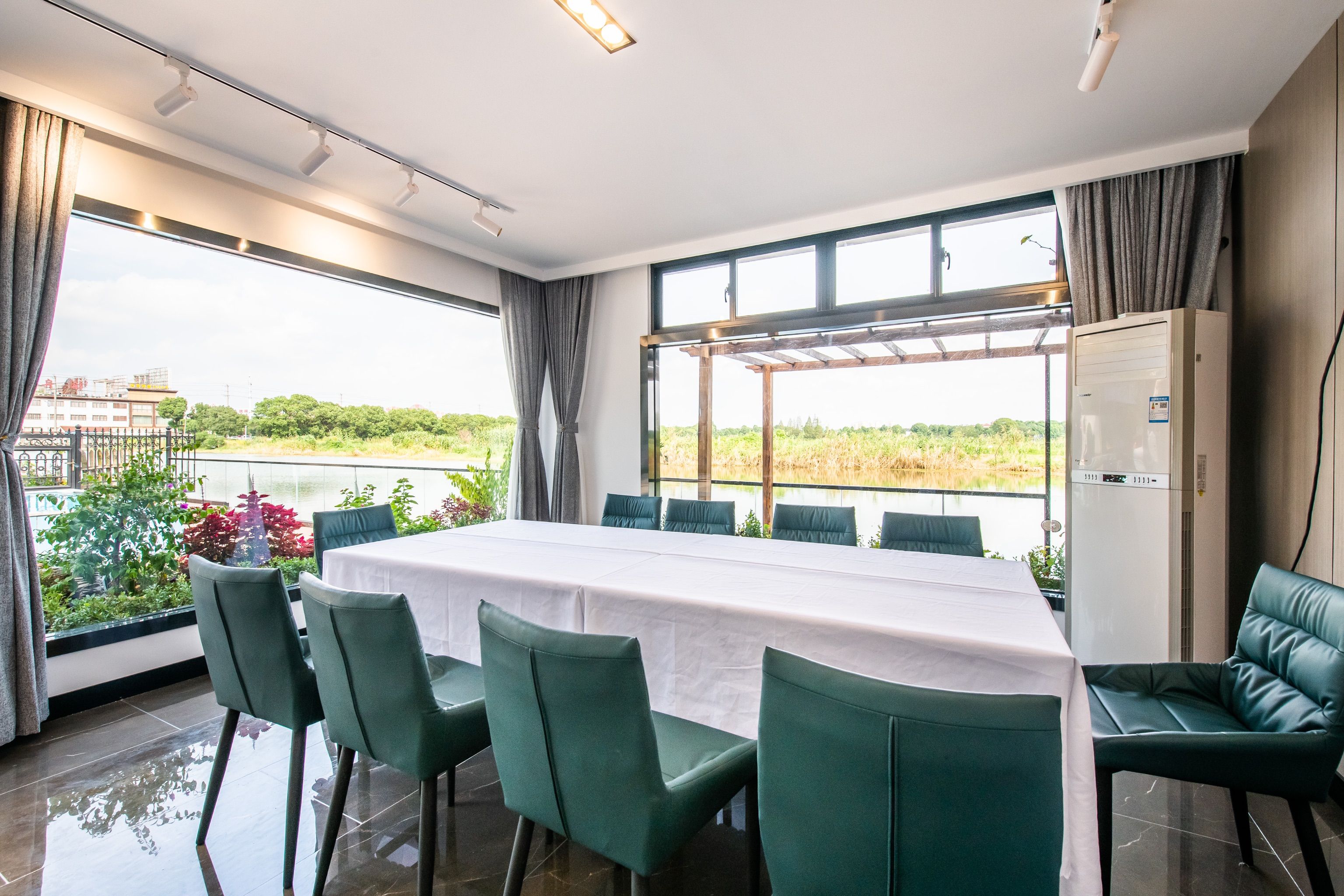 蜗牛谷8房湖景独栋度假别墅