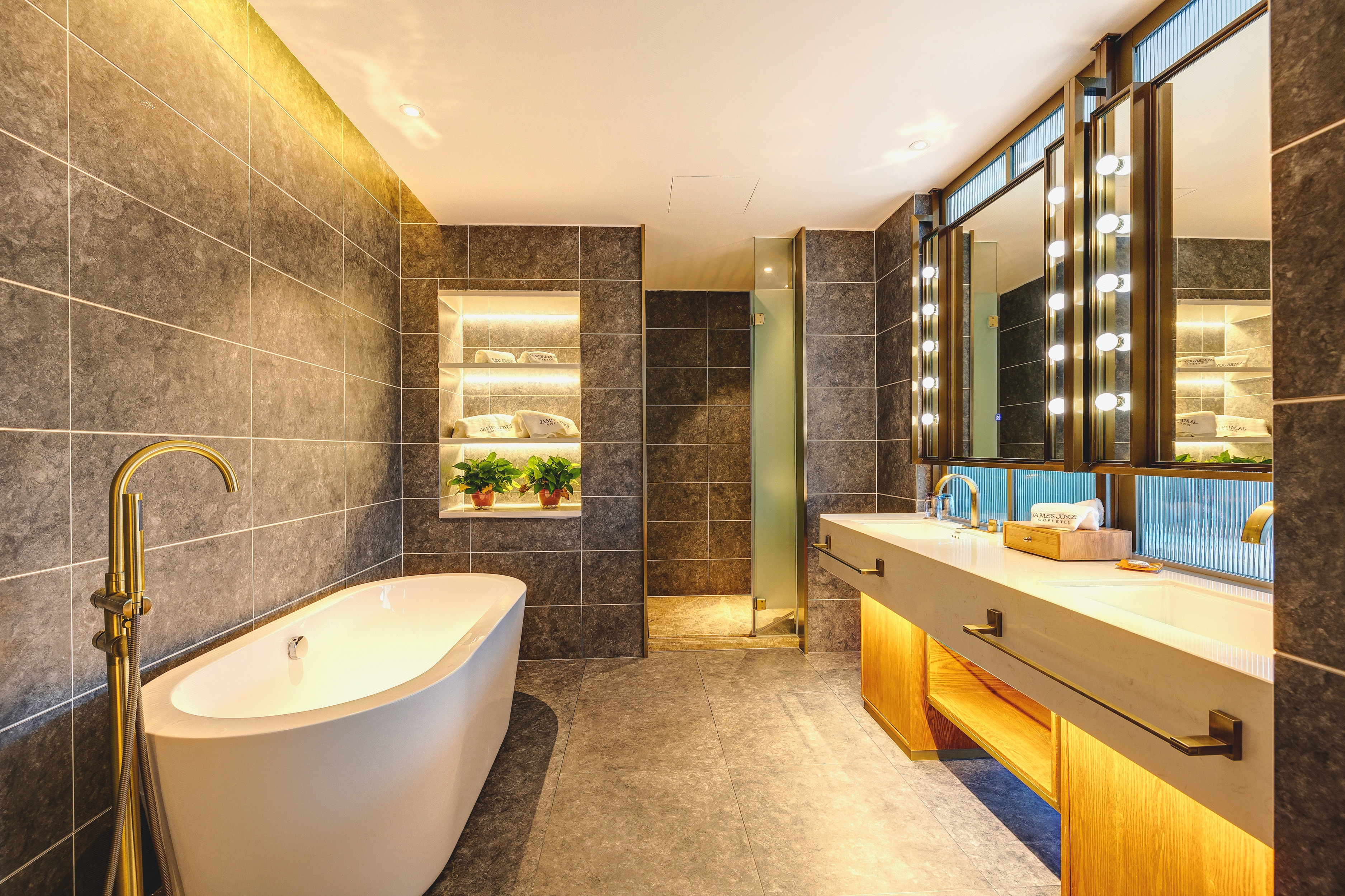 至尊浪漫红酒大床房