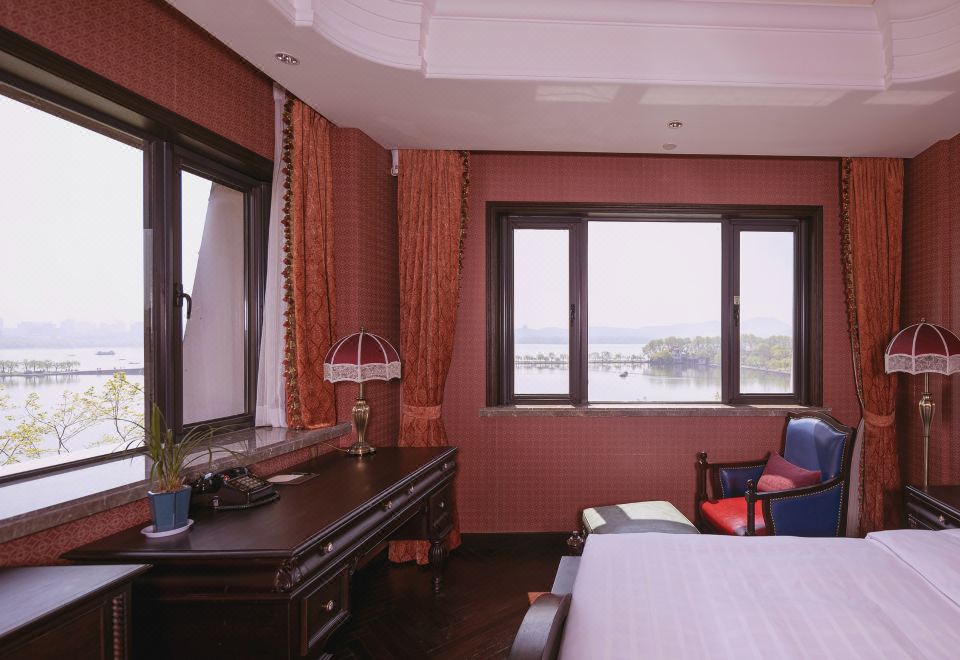 Hangzhou The New HotelHe Zhuang Lakeside Double Bed Room