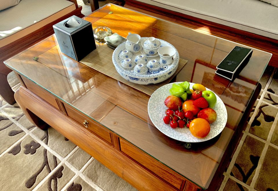 雍貴套房（大空間+特大床+紅木傢俱+會客區）