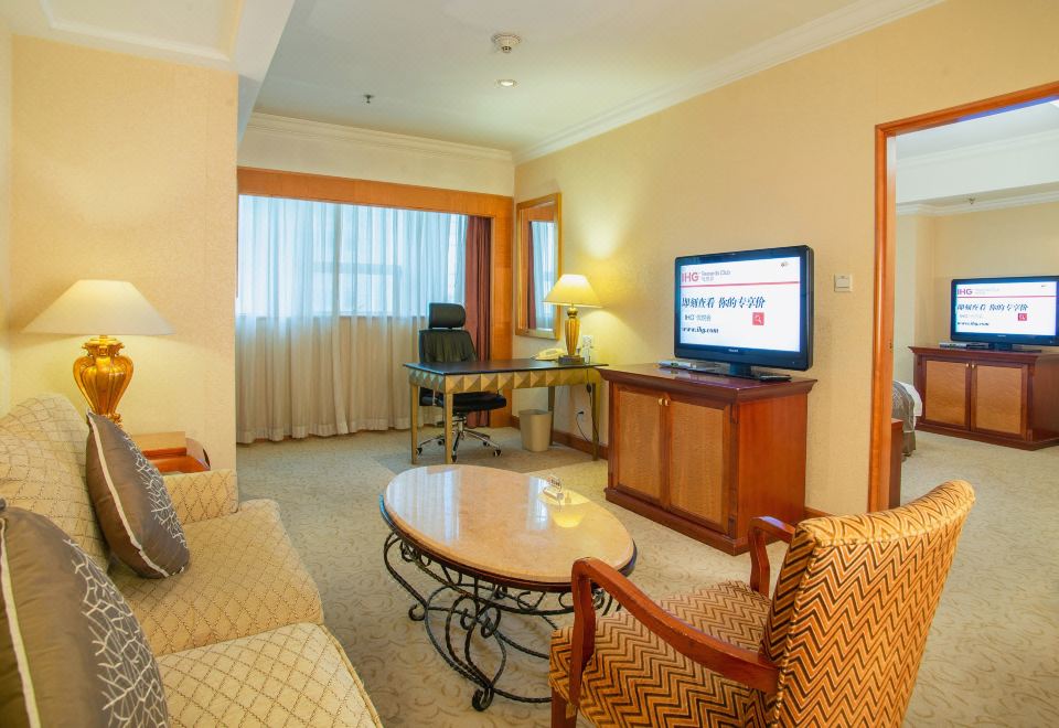 Crowne Plaza QingdaoCrowne Plaza Superior Suite