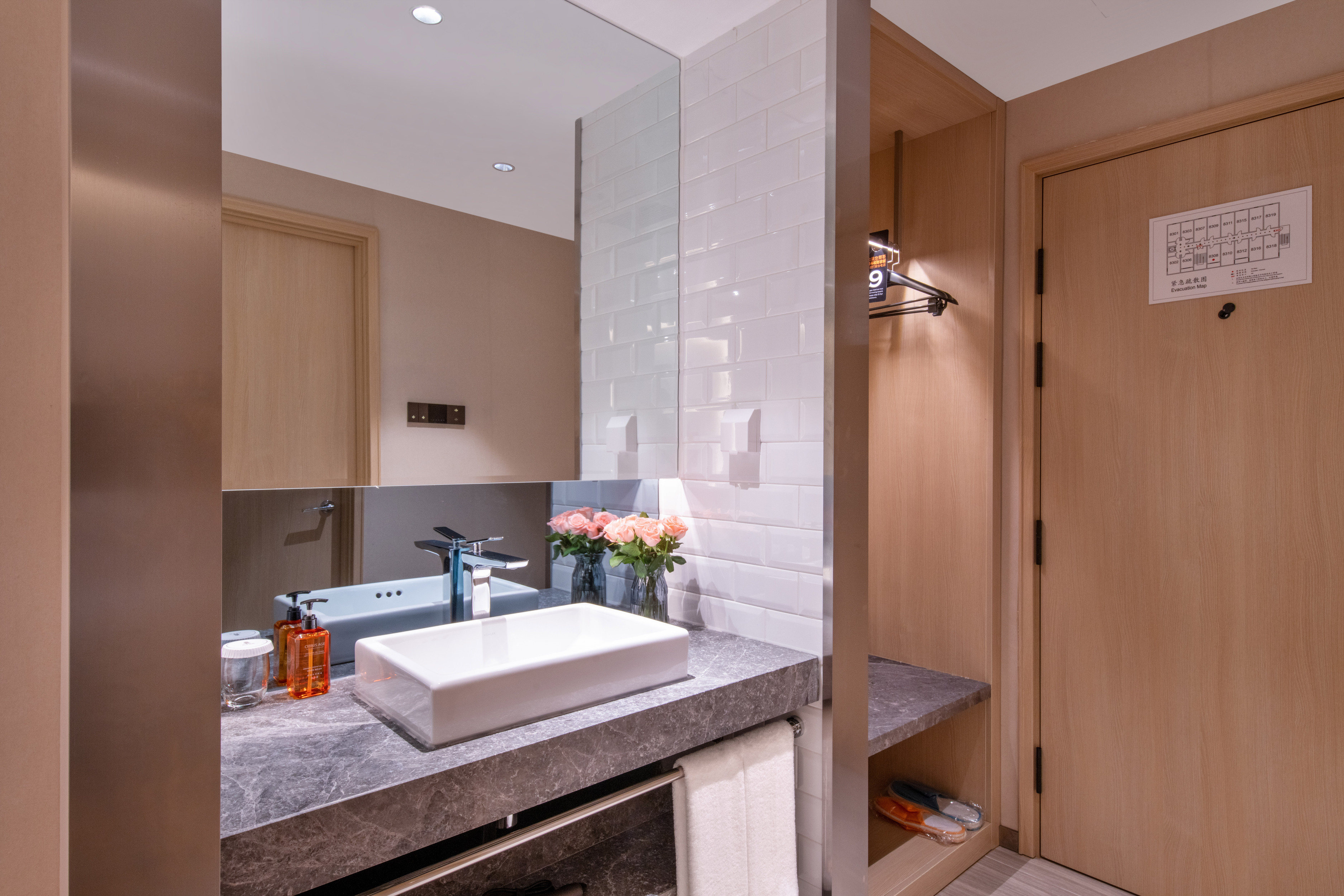 月若流金大床房（明窗+智能客控+电视投屏）