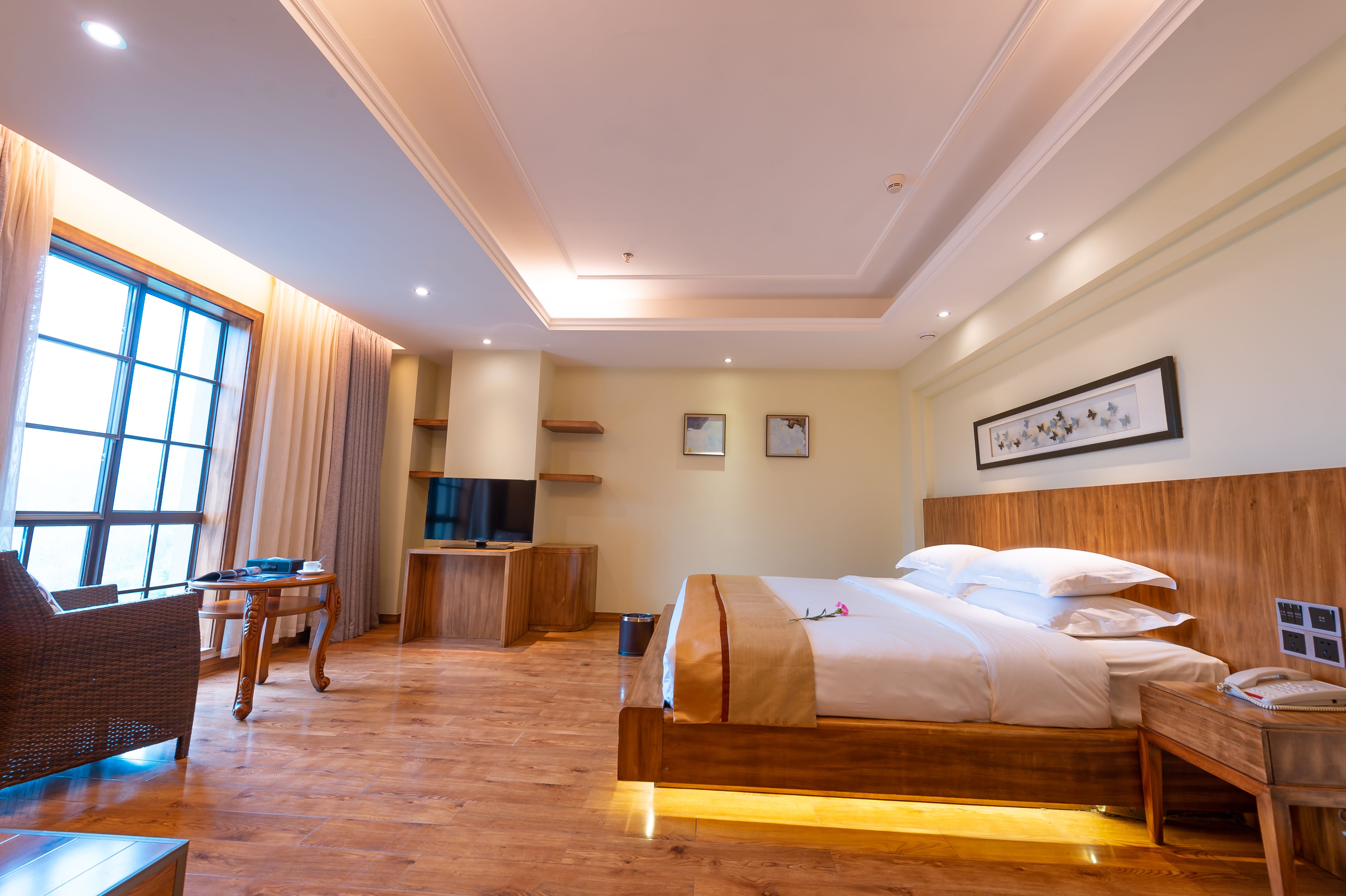 豪华河景大床房