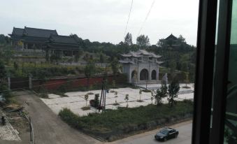 Baishun Family Hotel