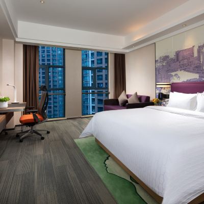 豪華大床房（親子梳化床） 南寧東站希爾頓歡朋酒店優惠