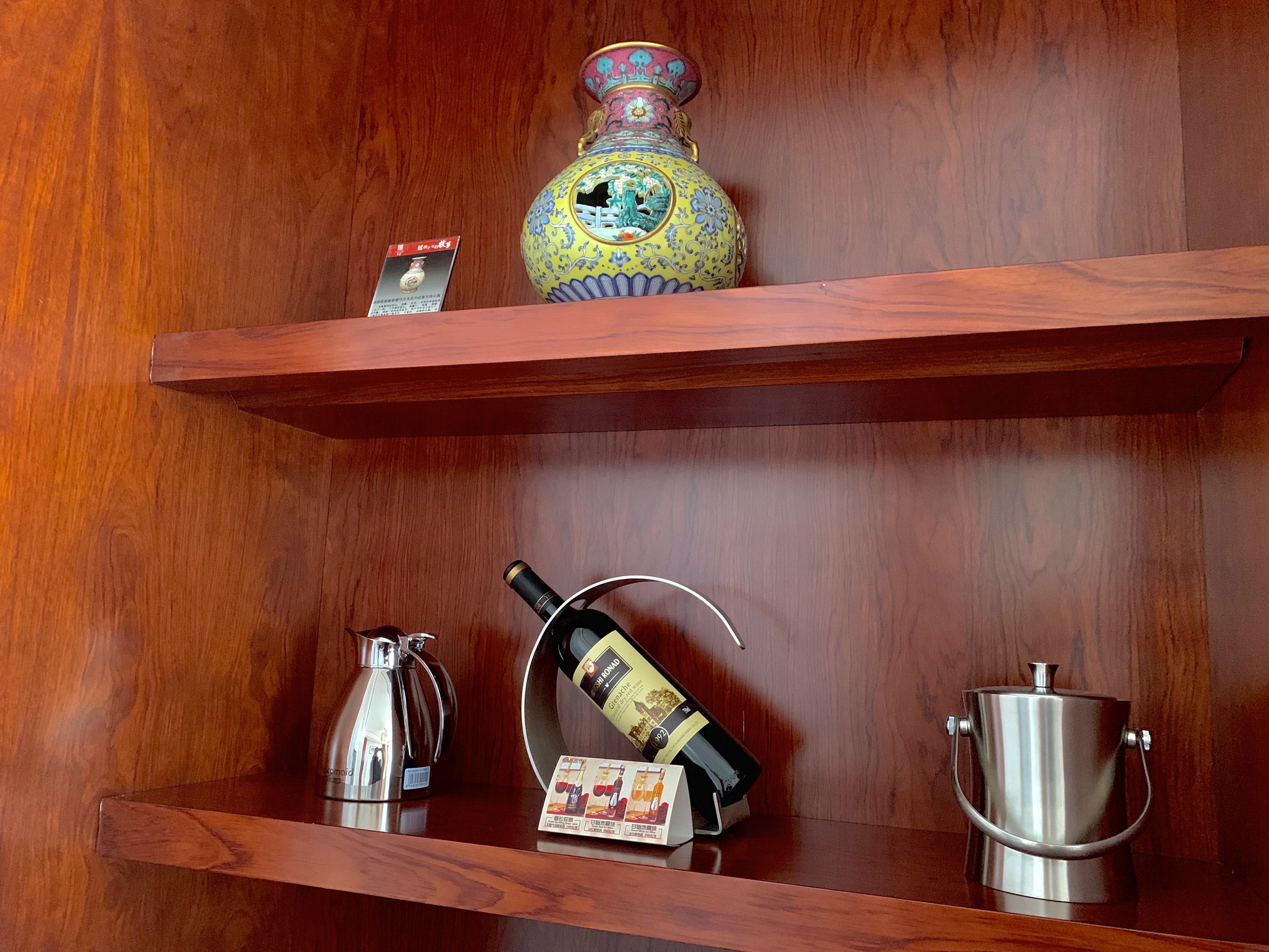 雍貴套房（大空間+特大床+紅木傢俱+會客區）