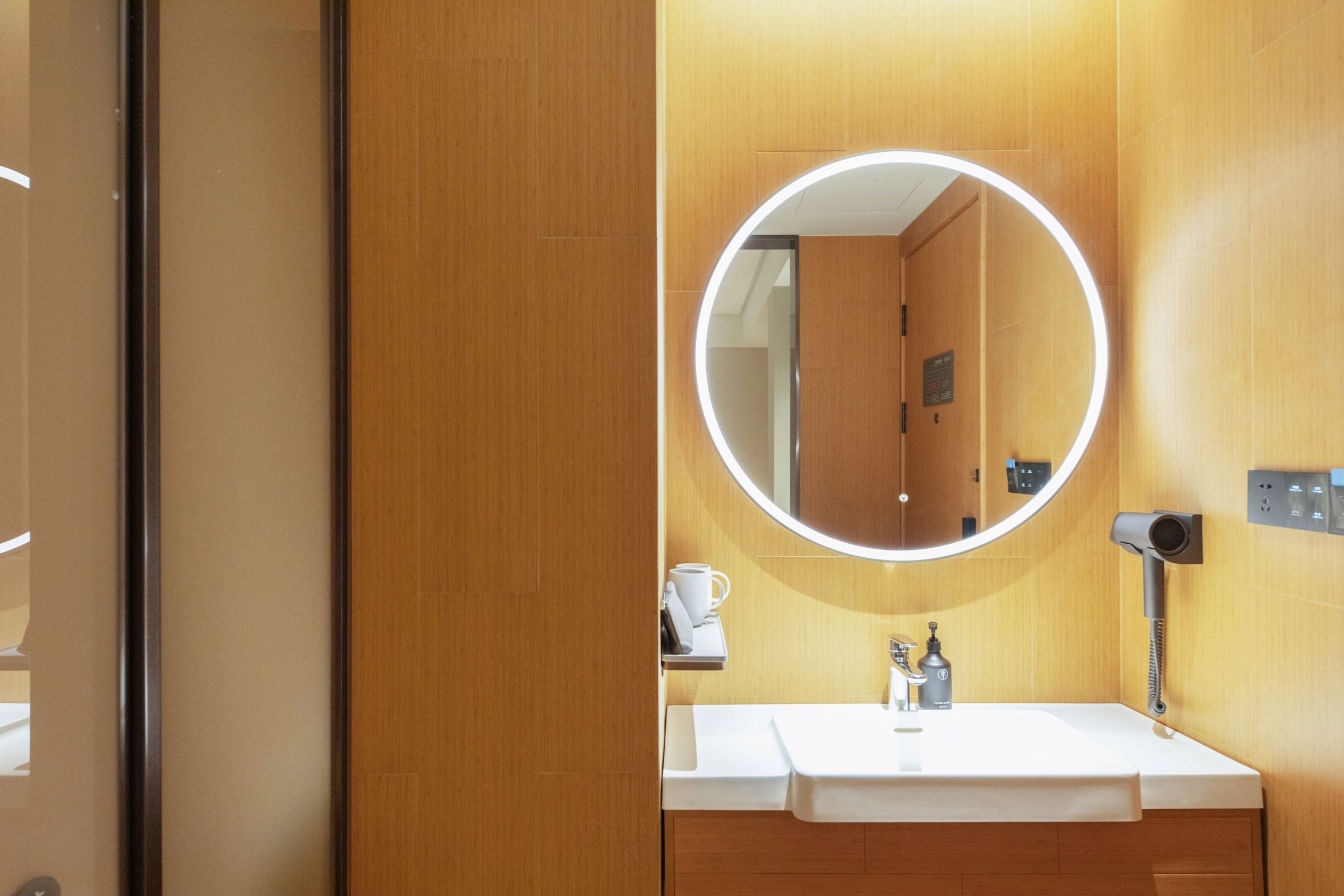 大床房A（智能客控+智能马桶+电视投屏+冰箱）