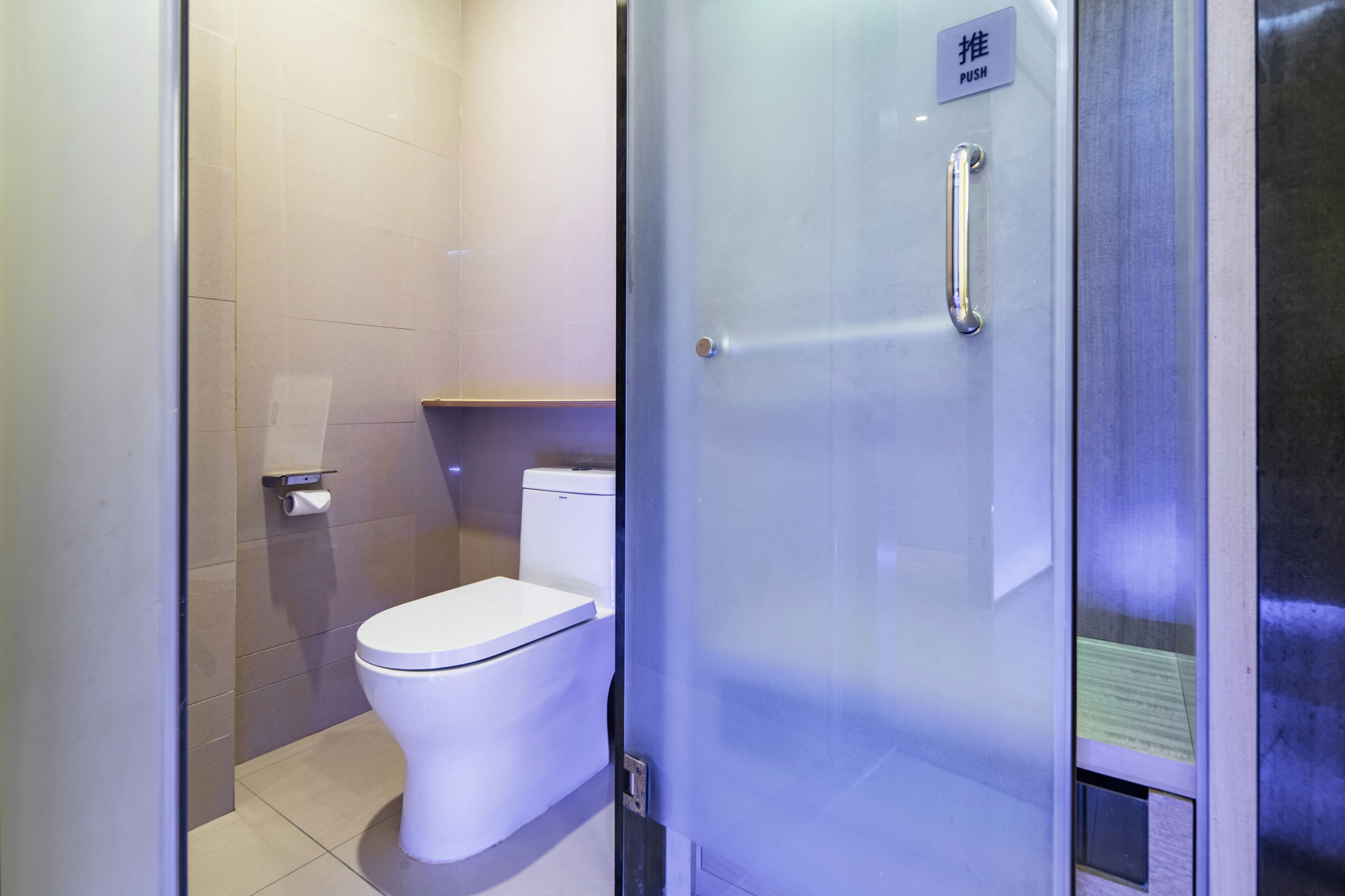 豪華電競雙床房[RTX3070Ti+32G+i5-12490+27寸2K+M2-240G網吧特權]