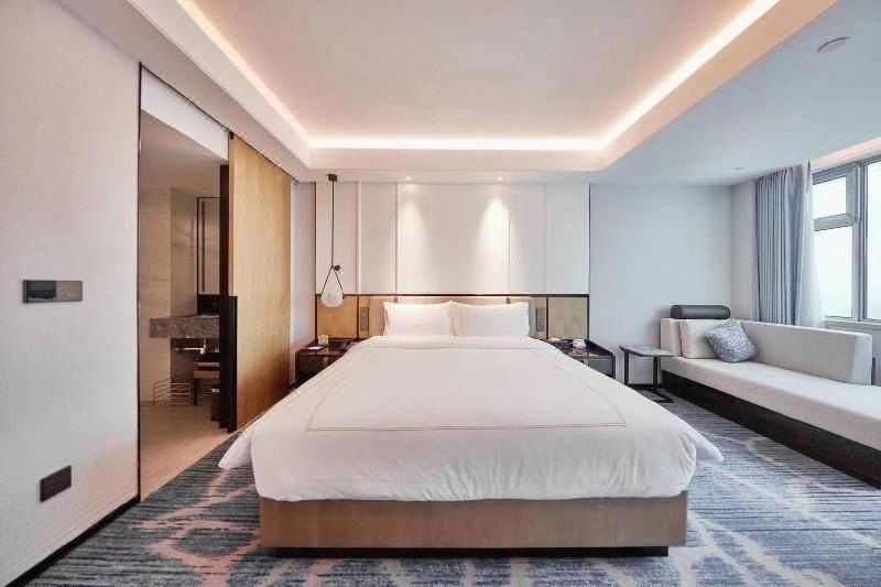 森林氧吧湖景大床房