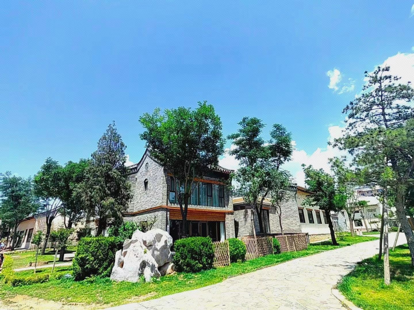 Xibaipo Baili Water Township竹逸居湖景大床房